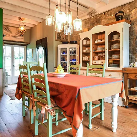 Lovely In * Les Loges-Marchis