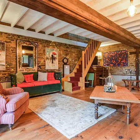 1 Bedroom Beautiful Home In Les Loges-Marchis Hébergement de vacances *