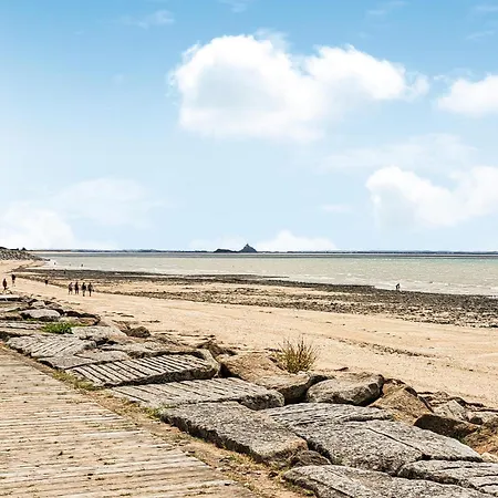 Lovely In * Les Loges-Marchis