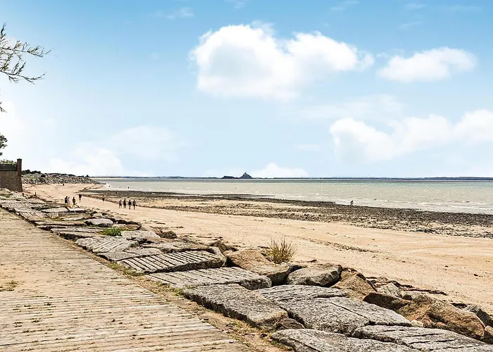 Lovely In * Les Loges-Marchis